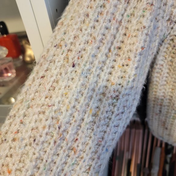 Cropped Sweater - Picture 2 of 3